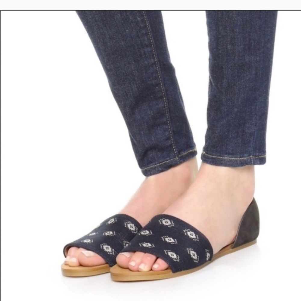 Madewell Thea navy blue Aztec sandals size 6.5